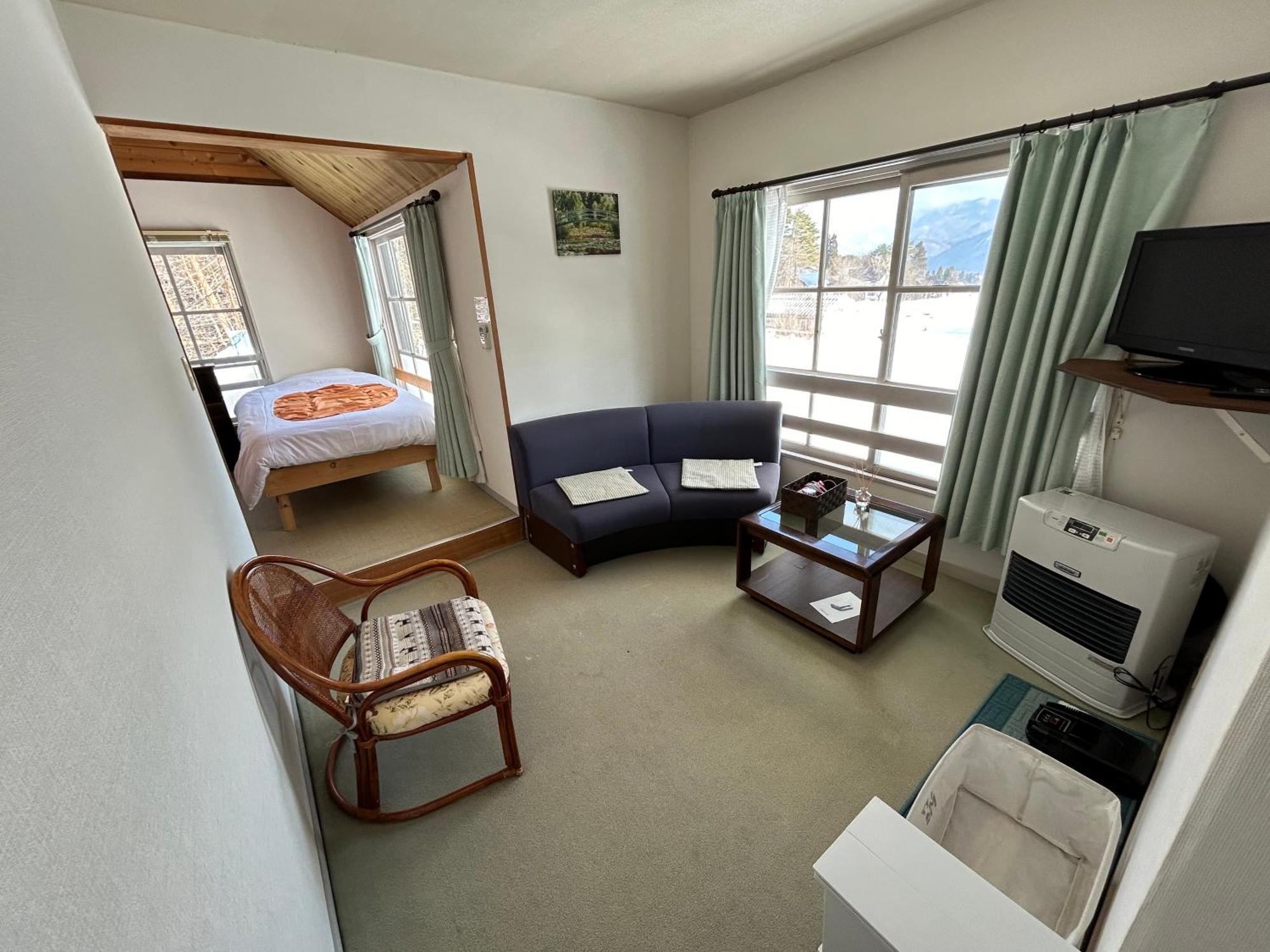 Hakuba Snow Fox Bed & Breakfast Exterior photo