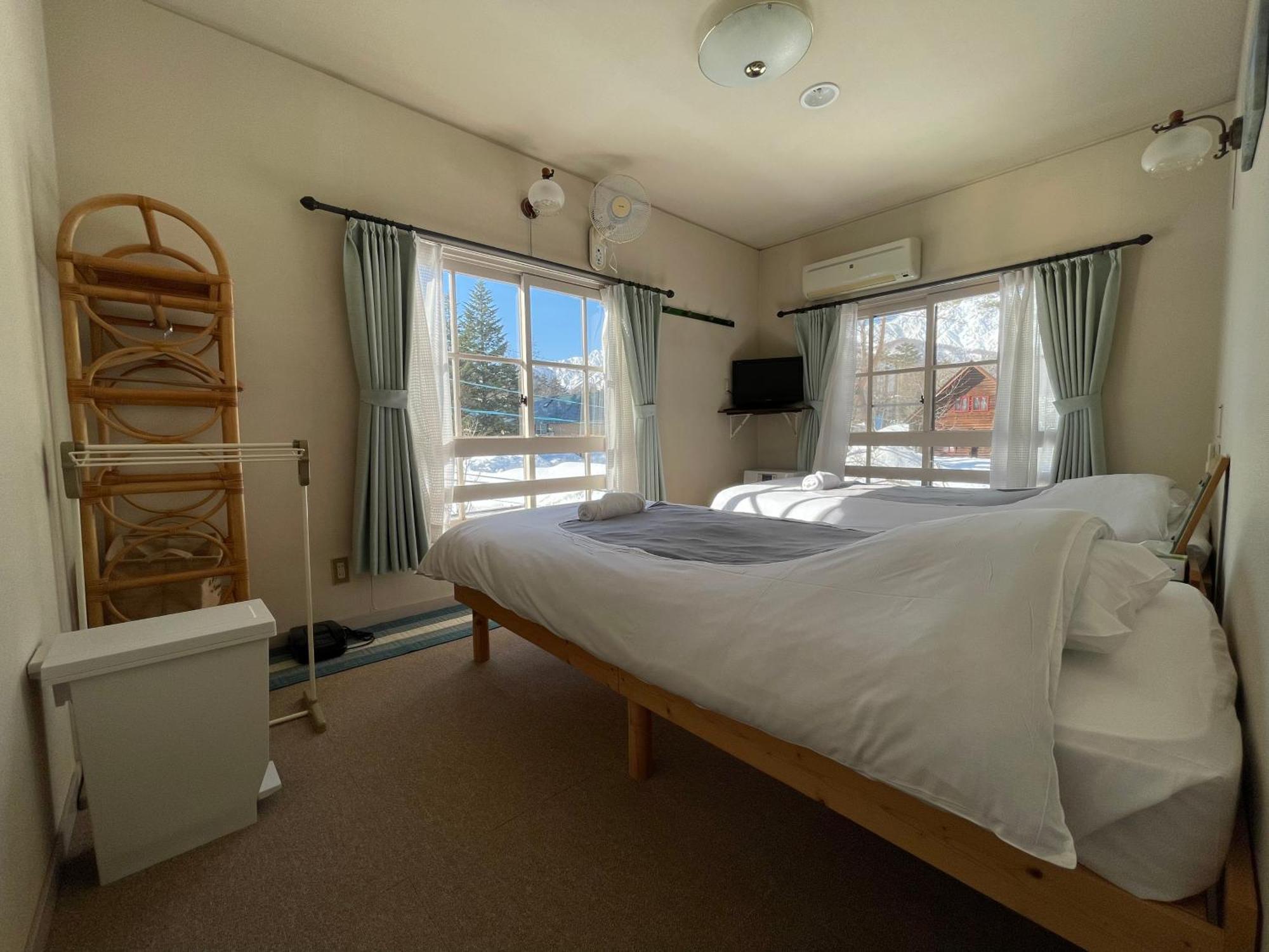 Hakuba Snow Fox Bed & Breakfast Exterior photo