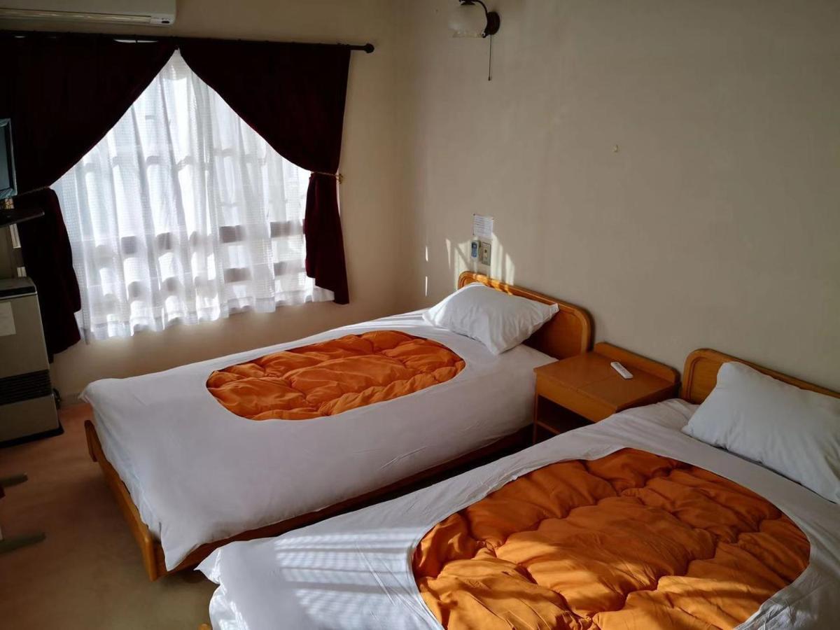 Hakuba Snow Fox Bed & Breakfast Exterior photo